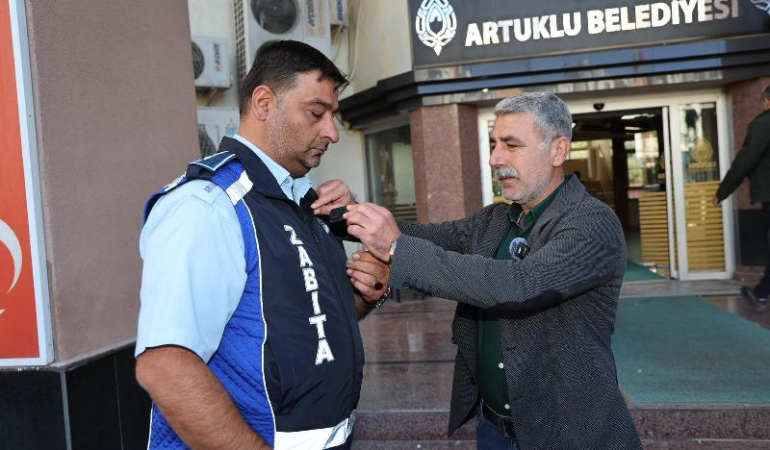 Mardin’de zabıtalara yaka kamerası takılmaya başlandı