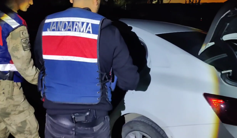 Kızıltepe’de durdurulan otomobilde 4 bin 897 sikke ele geçirildi