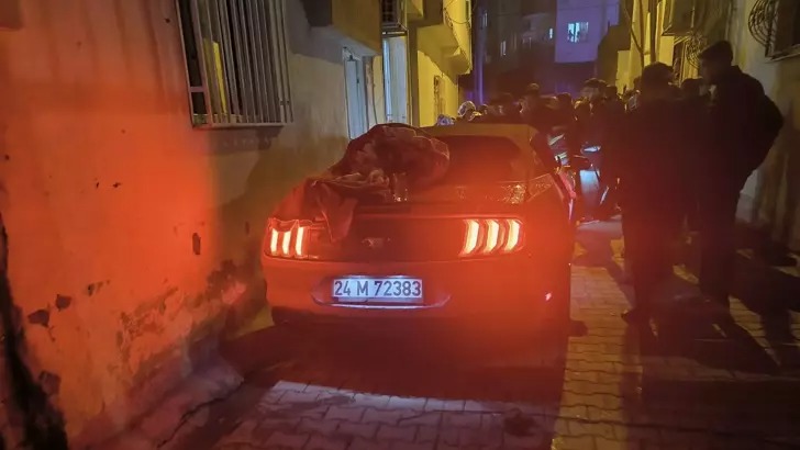 Otomobilin çarptığı 3 kadın yaralandı