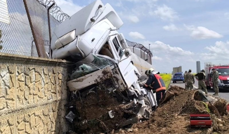 Mardin’de kontrolden çıkan tanker karakol duvarına çarptı: 1 yaralı