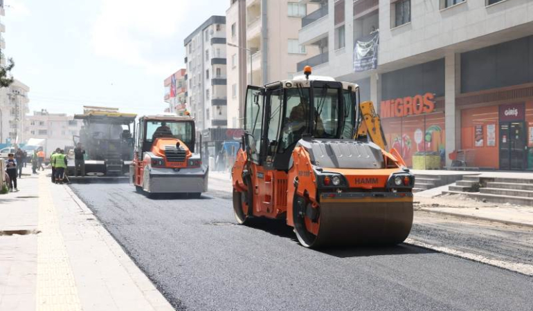 Mardin’de asfaltlama ve yol yenileme çalışmaları sürüyor